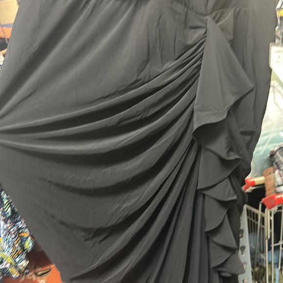 NWT BETSY ADAM Plus Size V-Neck Gown IN COLOR  BLACK - Picture 8 of 11